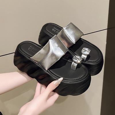 French One-word with Pinch Cover for Toe Women To Wear In the Summer of 2025, the New Thick-bottomed Fashionable Versatile Lazy Cool Slippers