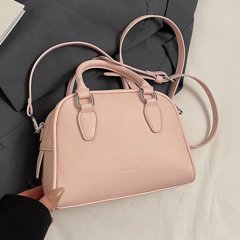 

Весенняя корейская версия простой модной текстуры портативная женская сумка для боулинга повседневная универсальная в зарубежном стиле нишевый дизайн сумка-мессенджер