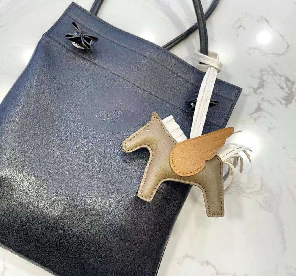 Engel Pegasus Handgenähter Lammfell Taschenanhänger - Niedliche Damenhandtaschen Dekoration & Autoschlüsselanhänger