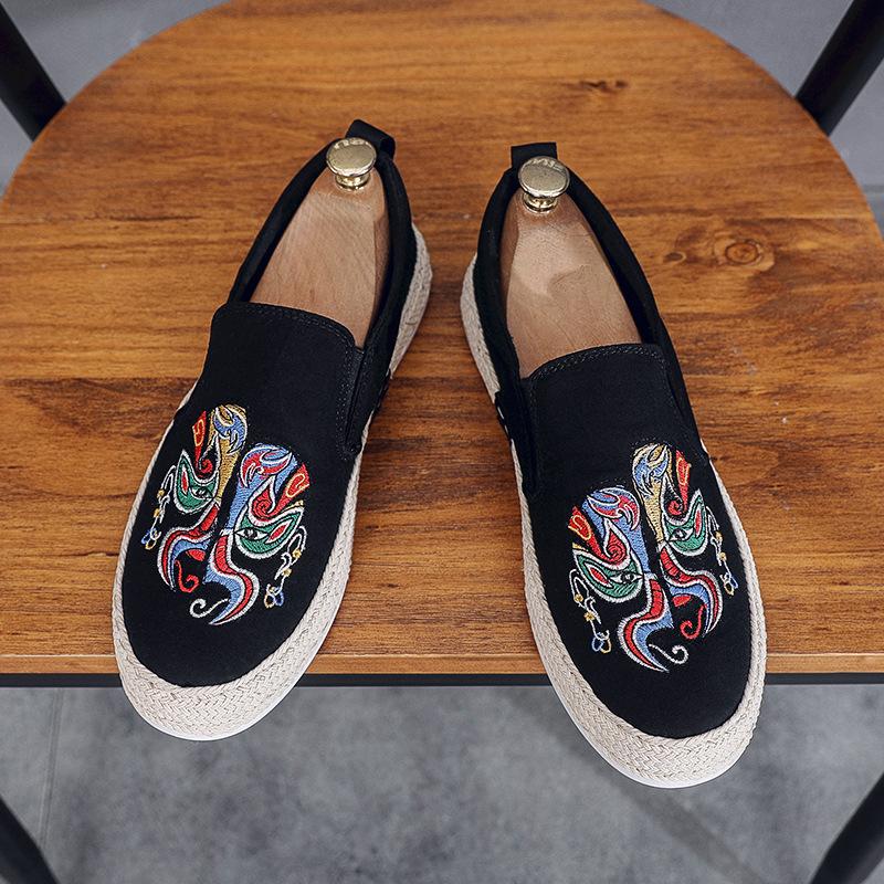 

Модная весенне-осенняя повседневная обувь из ткани «Старый Пекин» для мужчин, нескользящая, дышащая, лоферы слипоны, вышитая маска для лица, Chaussure Hommes 39