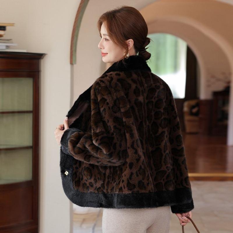 Neue Mutter Herbst- und Winterkleidung große Größe Imitation Nerz Samtjacke mittlere und ältere Frauen Winterkleidung Leopardenmuster Pelz integriertes Oberteil