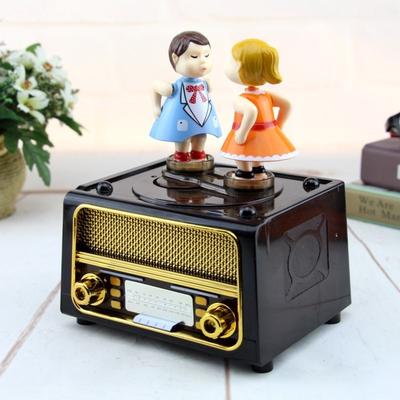 Boîte à musique pour Couple, cadeau d'anniversaire, fourniture de fête, boîte à musique en forme de Radio, boîte à musique Antique sculptée