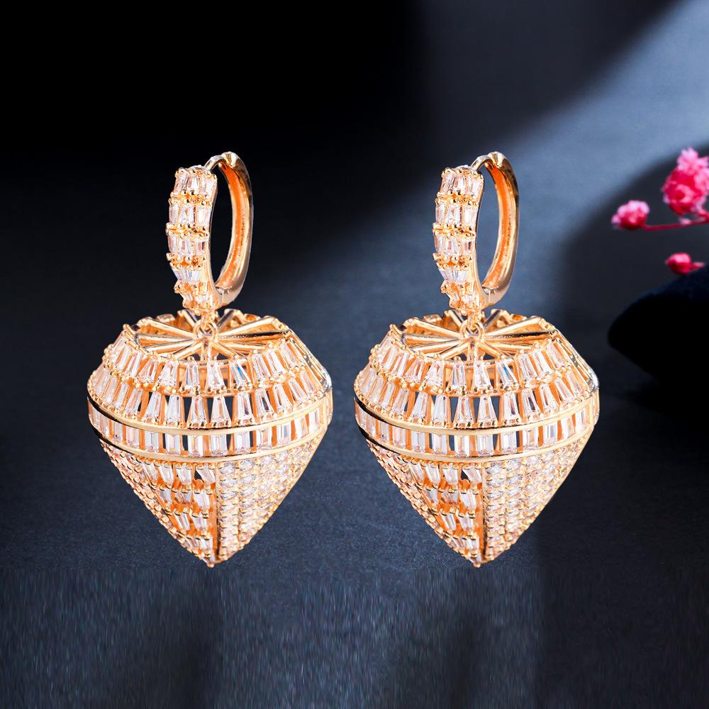 

Three-Dimensional Large Diamond Shape Geometric Earrings, Super Flash Plated 18K Gold Micro-Set Zircon Earrings, Earrings. золотой