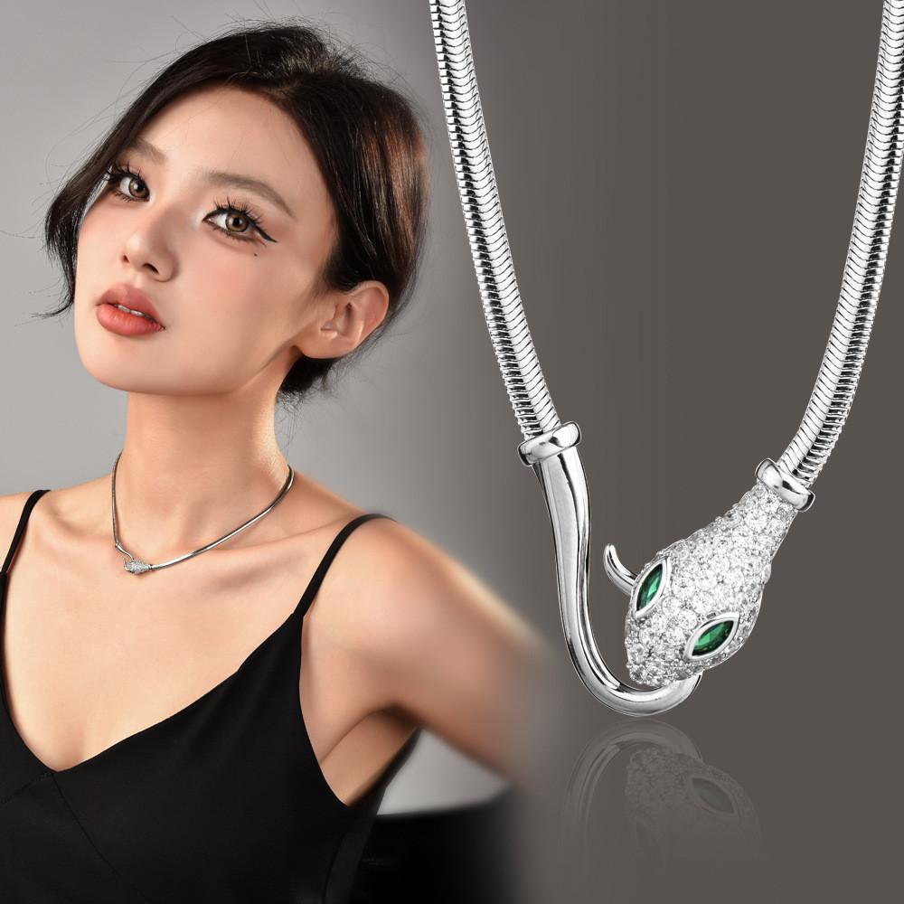 Snake Bone Statement Chain Necklace For Women With Dazzling Rhinestone Accents And Adjustable Length For Personalized Style