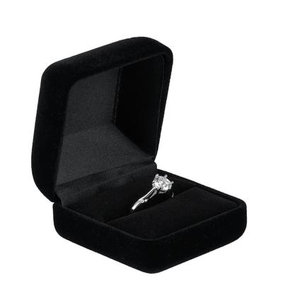 Boîte cadeau en velours pour une bague