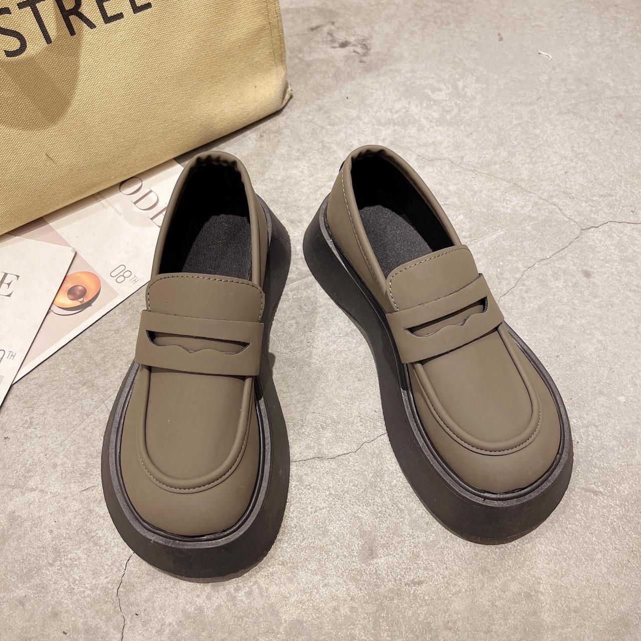 

Фирменный дизайн Осенние туфли-лоферы на толстом каблуке и платформе для женщин 2024 года, лакированная кожа, квадратный носок, женская обувь 35 чёрный