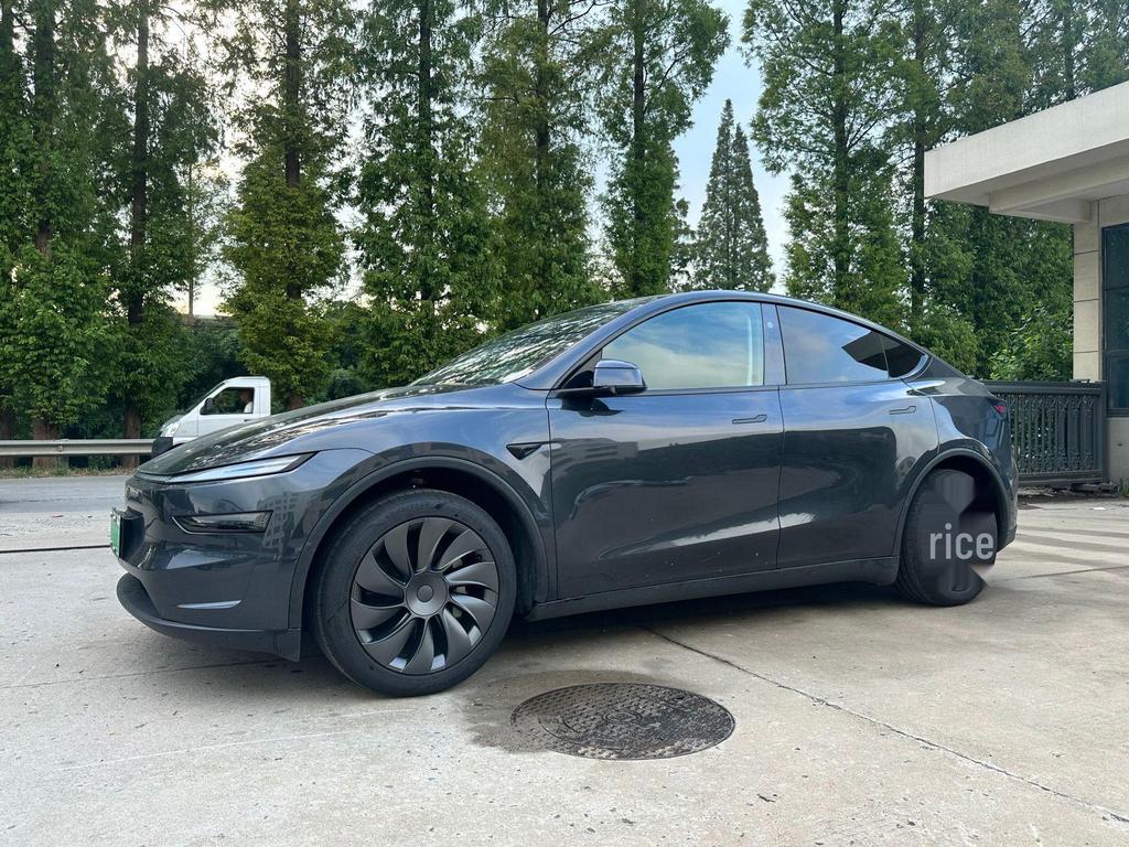 Model Y 19" Cyclone Wheel Hub Covers: Full Wrap, Anti-Scratch, Decorative Modification. Designed for the updated version.