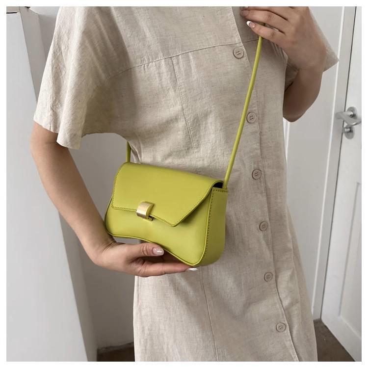 2025 Women's Stylish Retro Baguette Shoulder Crossbody Bag