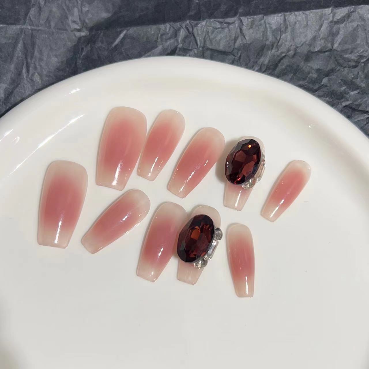 

Ношение брони Чистый ручной маникюр Готовый патч для накладных ногтей Легкая роскошь Нюдовый румянец Румянец Бургундский бриллиант Large L