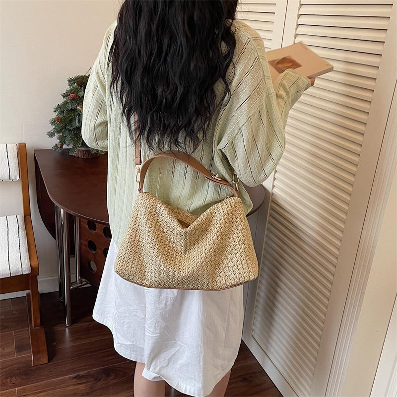 Fashion Woven Straw Shoulder Bag for Women Casual Underarm Crossbody Tote Beach Bag for Outdoor Vacation
