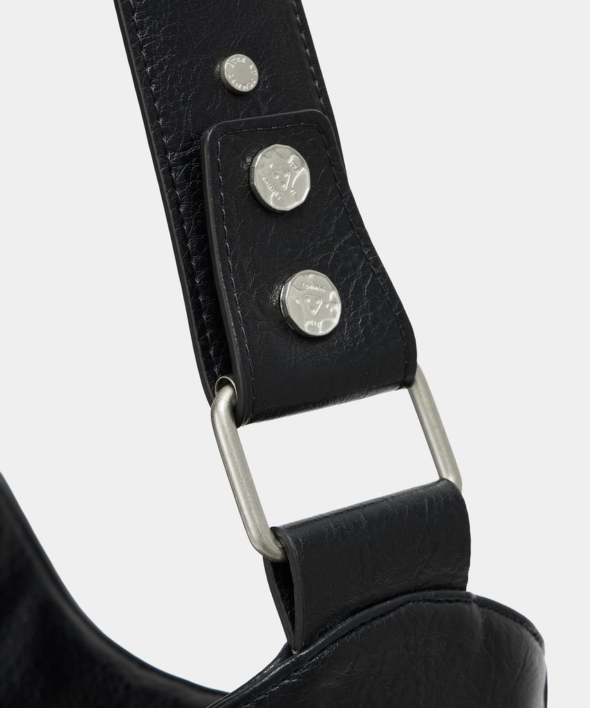 Etre Au Sommet Strap Belt Eyelet Cross Big Bag (Black)
