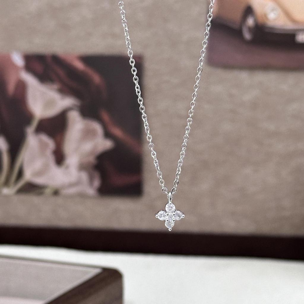 Zircon Four-Leaf Flower Jewelry Set: Necklace, Earrings, Bracelet & Ring - Trendy Style Clavicle Chain