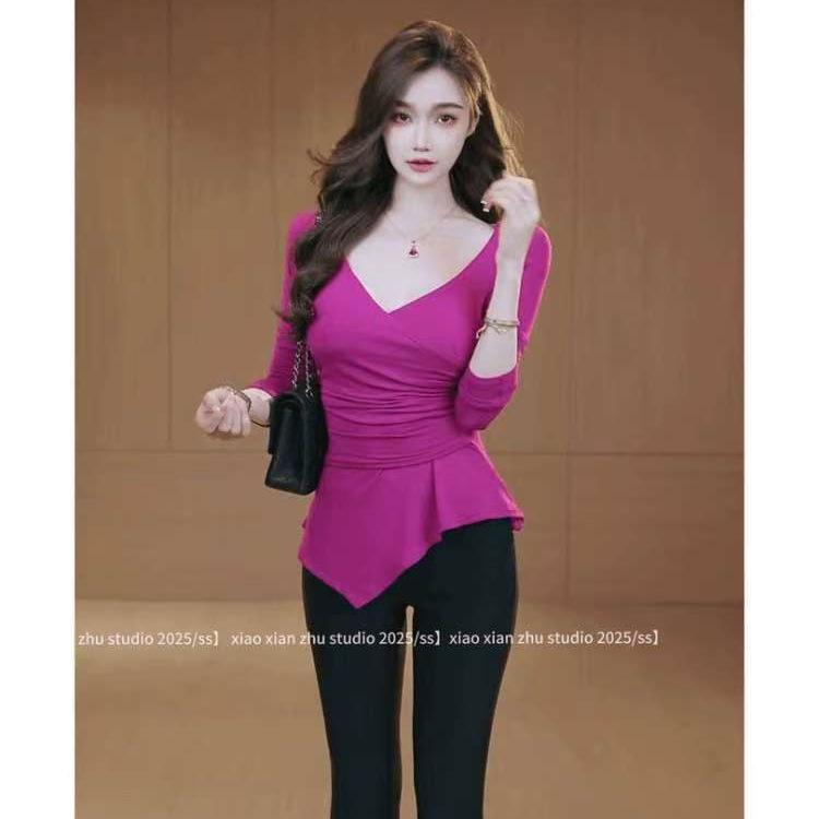 Elegant Women's Set: Pure Style Top & Micro-Flare Pants - Unique, Lightly Mature Design