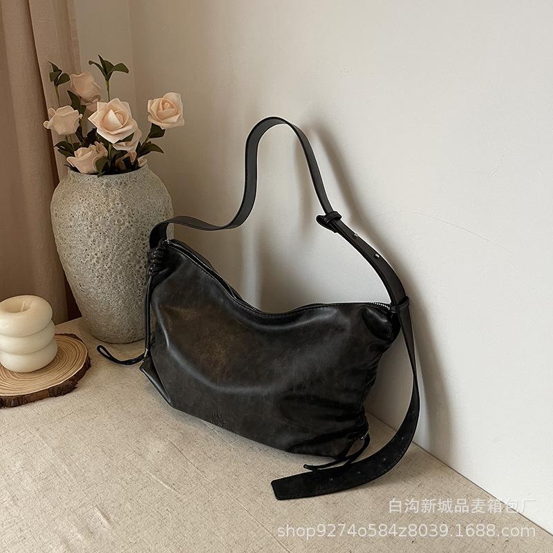 

Premium texture retro soft surface small bag women 2025 new trendy autumn and winter versatile underarm bag crossbody dumpling bag women чёрный