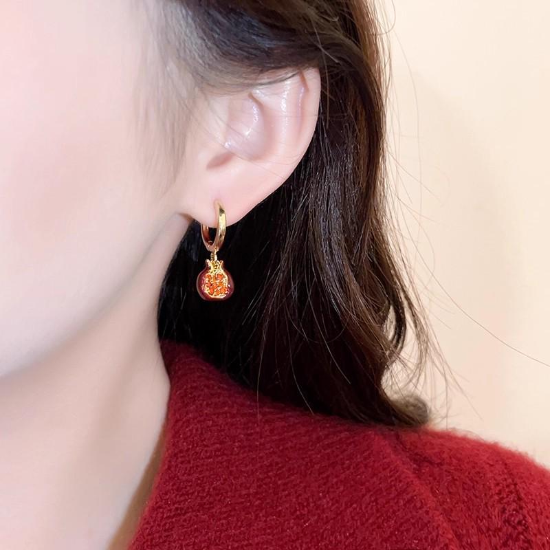 Elegant French Pomegranate Red Ear Studs for Women – Exquisite, Fashionable, Versatile Design for Autumn/Winter