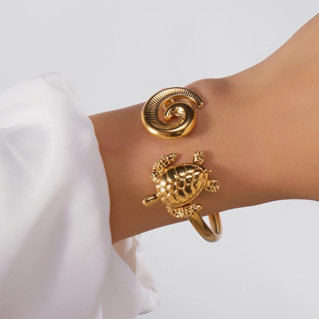 Vintage Stainless Steel Ocean Series Bangle for Women Gold Color Shell Starfish Conch Turtle Bracelet Boho Beach Party Jewelry