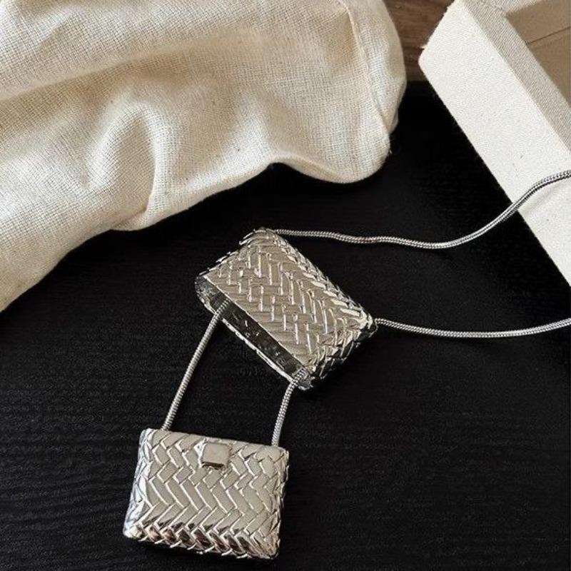 Y2K Metal Style Bag Pendant Long Necklace for Women Niche Personality Unique Fashion Versatile Necklace Sweater Chain Gifts