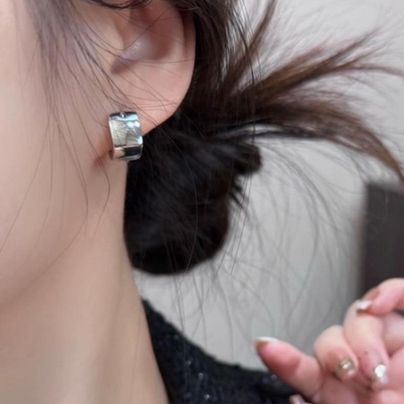 Exquisite Square Stud Earrings - High-End, Double-Sided Luxury Earrings for Women, Versatile and Trending for a Stylish Look.