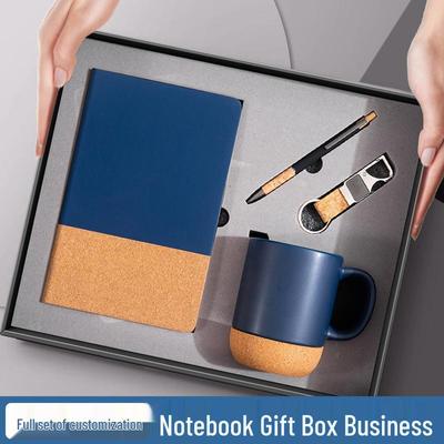 Geschenkset für Unternehmen: A5 Notizbuch, Notizblock, Stift, Schlüsselanhänger, Tasse