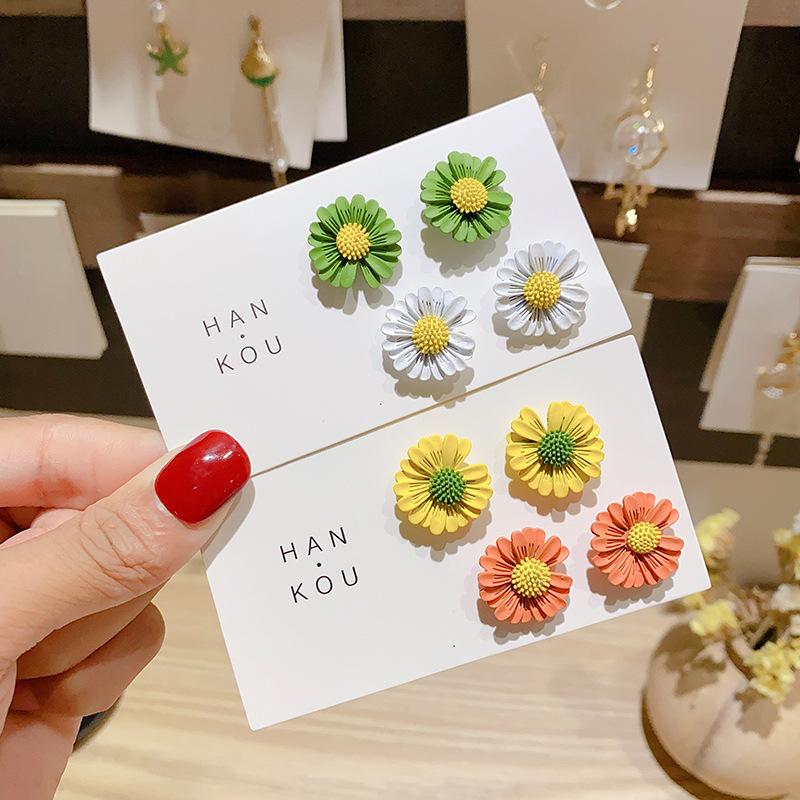 Chrysanthemum Stud Earrings Temperament Small Daisy Earrings Female Simple Hyunya Small Personalized Earrings
