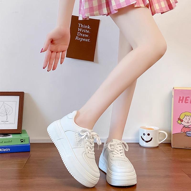 2025 New Popular Thick-soled White Shoes Women's Spring and Summer Hong Kong Style Increases Versatile Casual Sports Shoes Niche Board Shoes