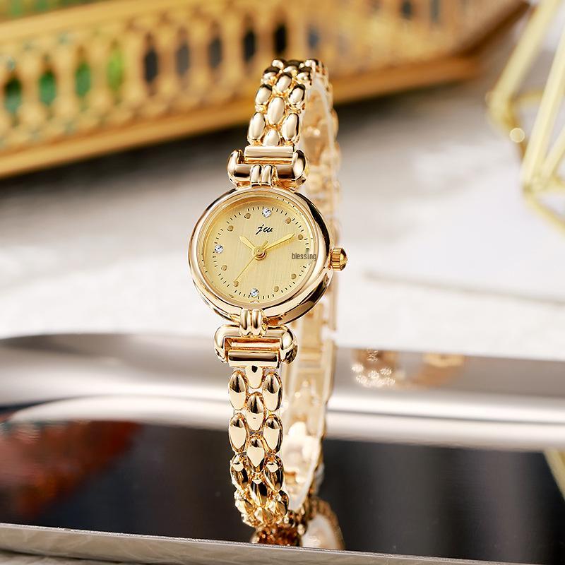Elegant Women's Small Dial Steel Bracelet Watch: Light Luxury for Students and Ladies