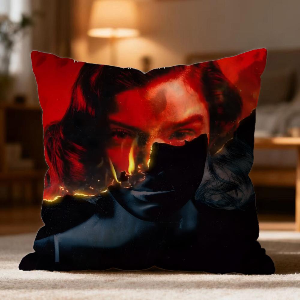 Fashion H-HHailee Steinfeld Cushion Cover Soft Washable Pillow Case Multi-Scene for Couch Bed Travel Office Use