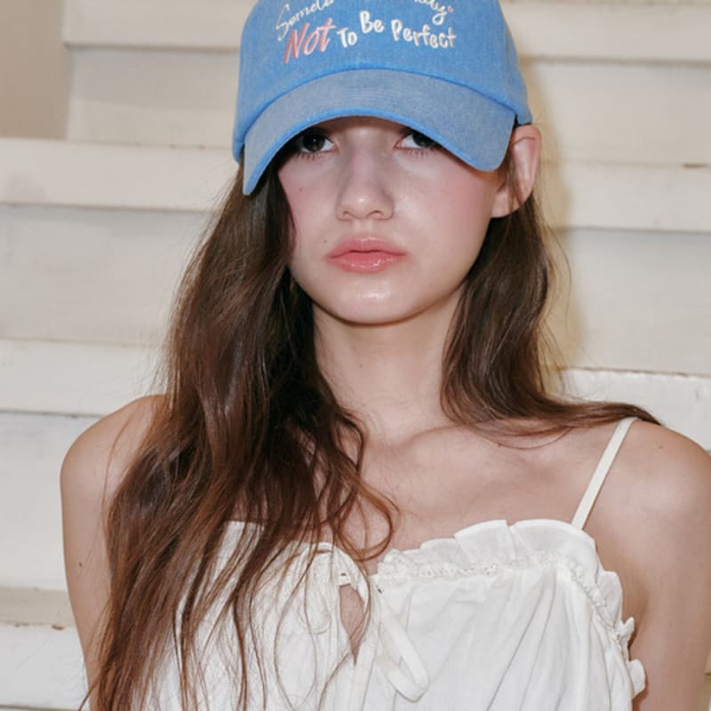 ALLINCOMPLETE Manchmal Okay Baseballkappe (6 Farben)