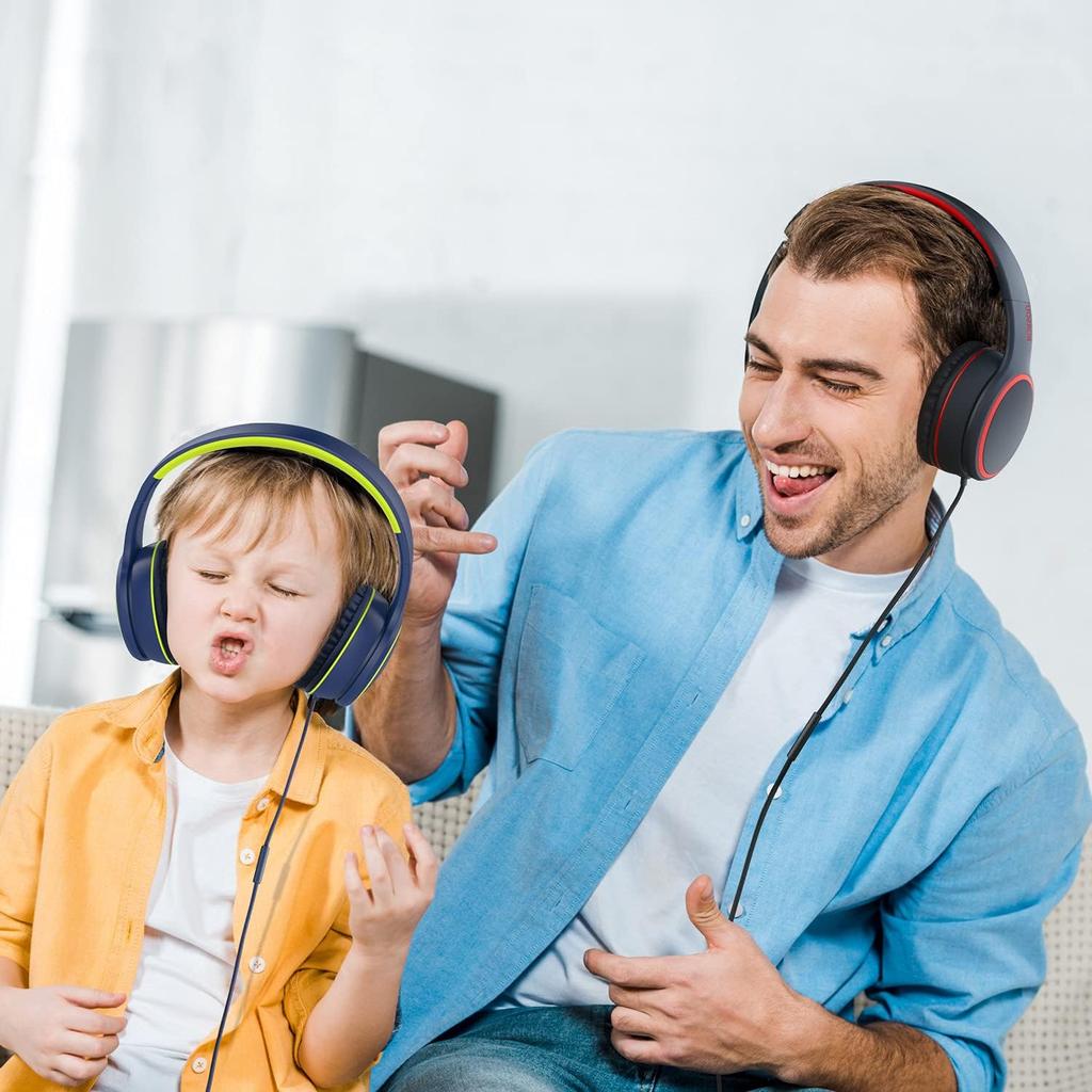 These headphones feature soft ear cushions for a comfortable fit and deliver clear, rich sound.