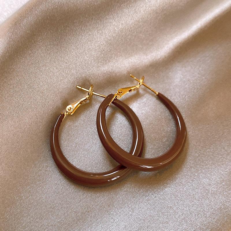 Maillard Retro Coffee Earrings Vintage Hong Kong Luxury Studs Chic Versatile Accessories for Women