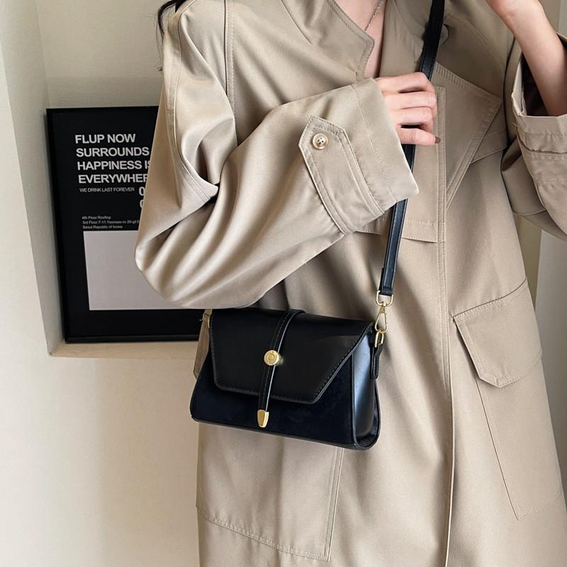High-end City Chic Pu Material Small Square Bag With Retro Lock Clasp чёрный