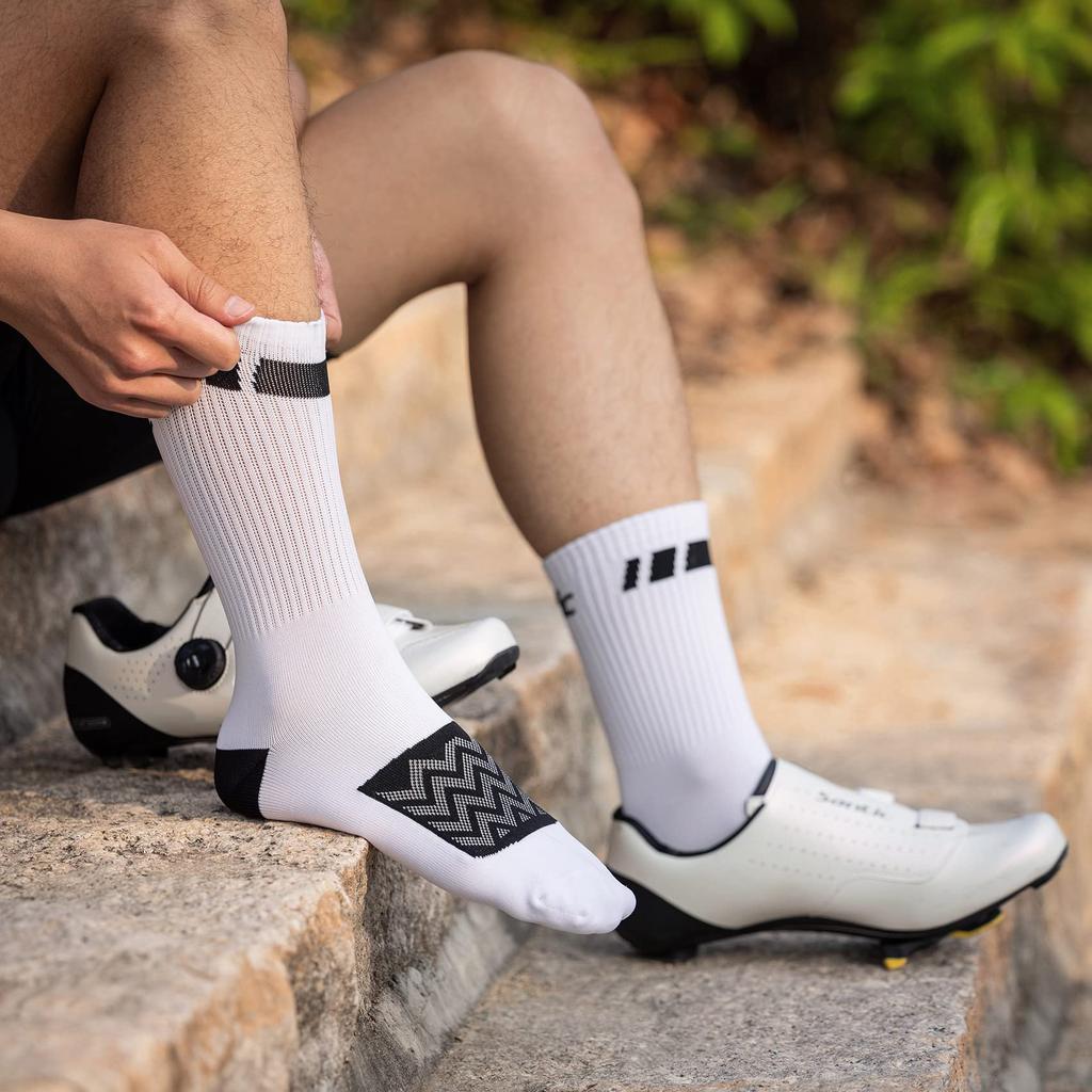 Santic Cycling Sports Socks for and Road for and Outdoor Activities One Size Fits Socks, Cycling, Bicycles, Bikes, Breathable, Sweat-Wicking,