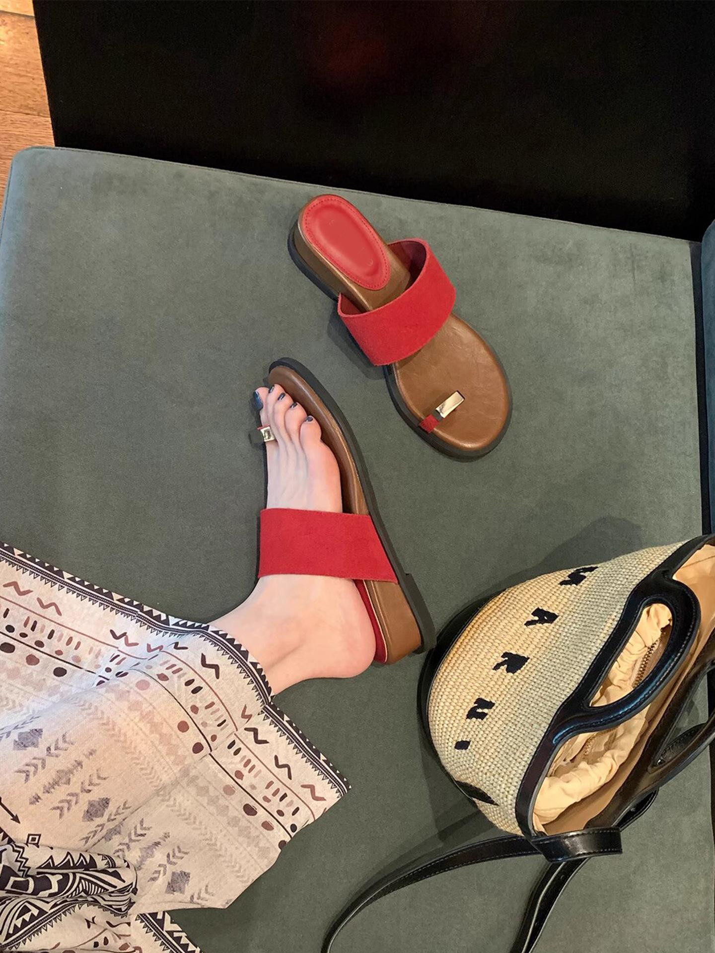 

French retro one-word toe slippers women s outerwear 2025 new fashion versatile skirt beach slippers 39 красный