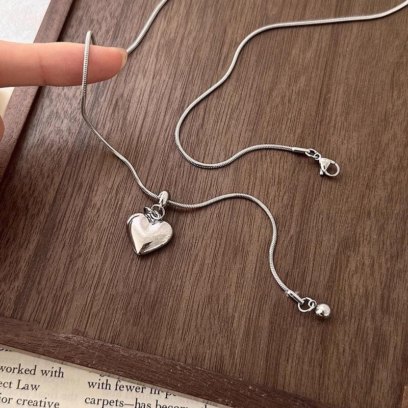Trend of the times! Simple silver love pendant necklace women's light luxury high-end long autumn and winter temperament sweater chain