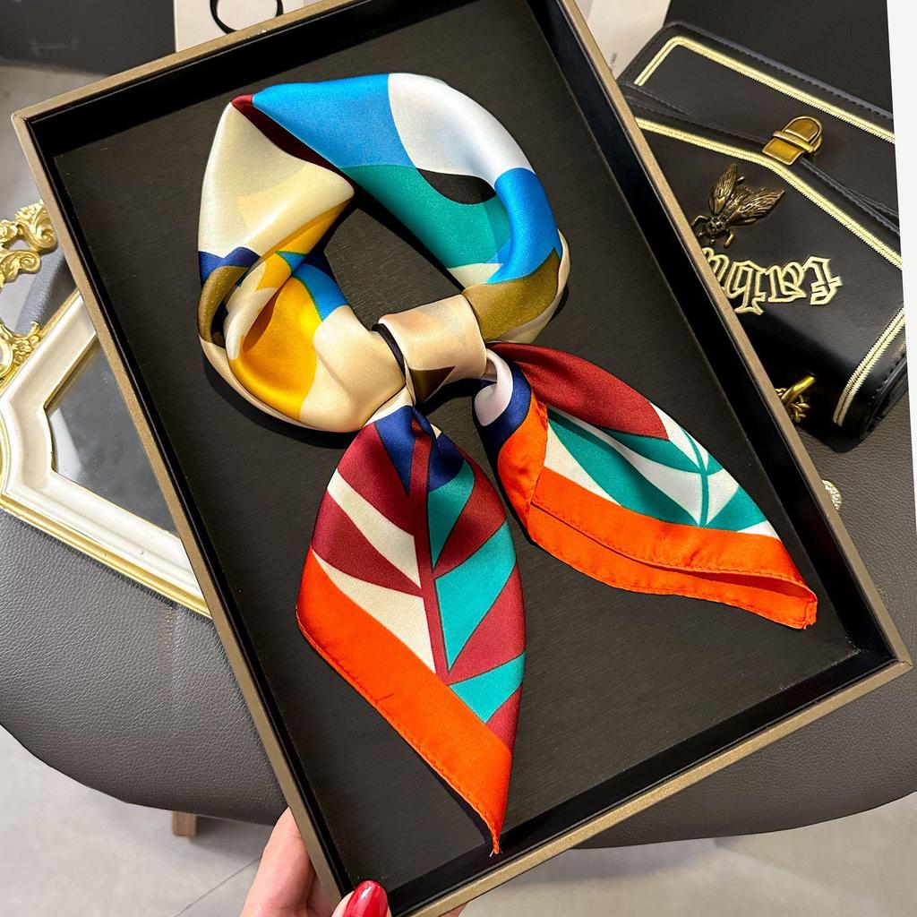 Damska Wysokiej Klasy Kwiecista Jedwabna Mała Apaszka do Dekoracji Torebki