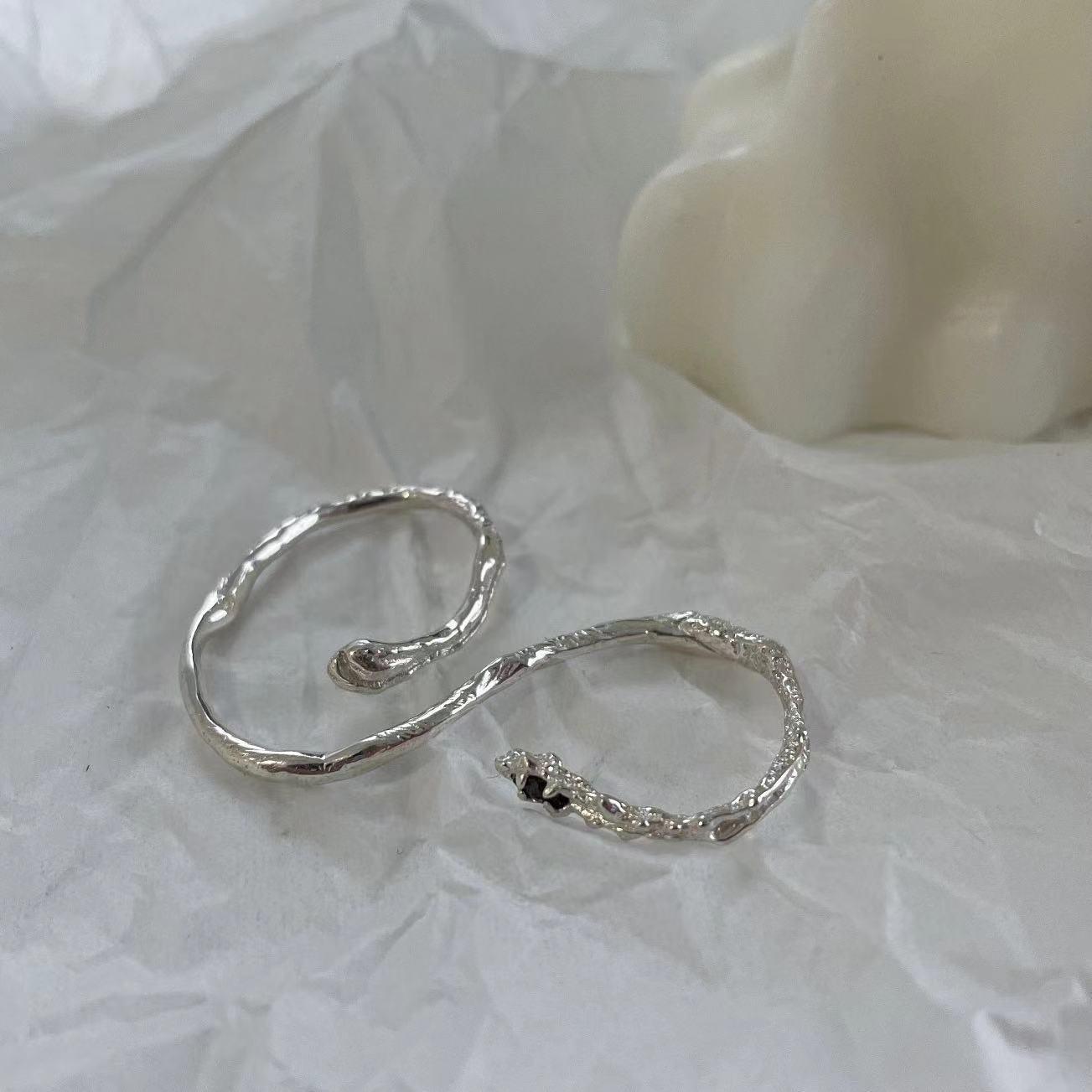 

Koreaninspired Double Fashionable Circle Ring With Unique Snake Texture And Black Zirconia