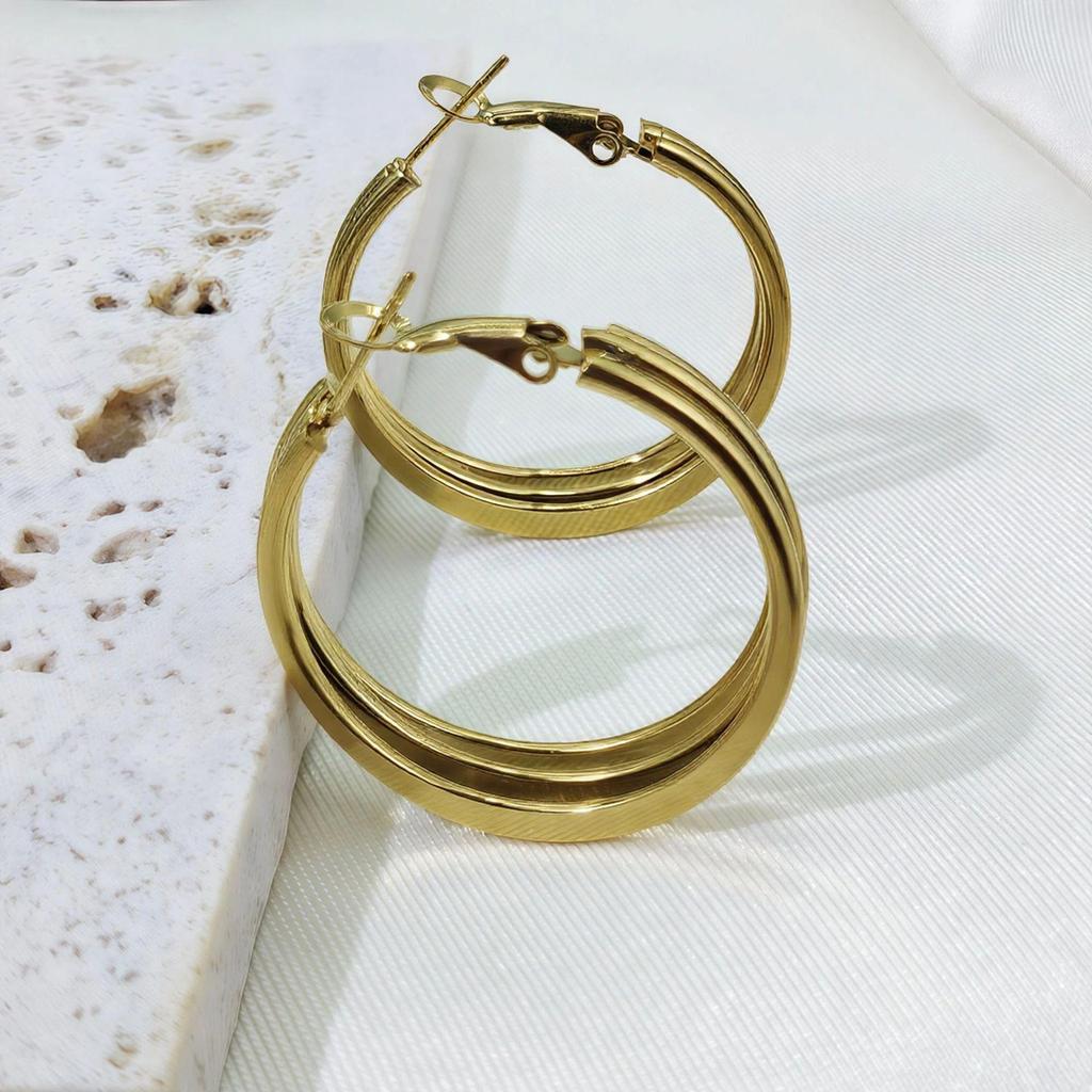 New Lightweight Luxury Hoop Earrings for Women: Versatile, Large, Exquisite Design with European American Style.