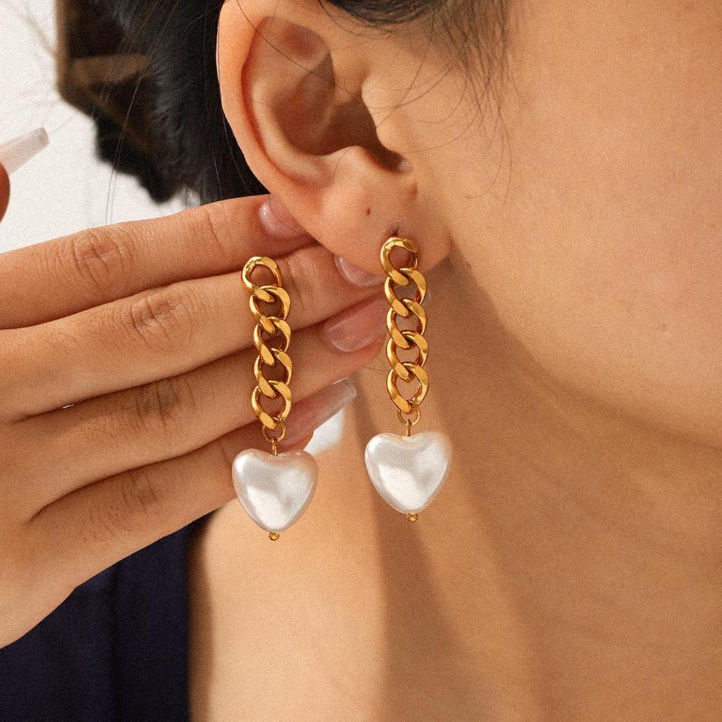European & American INS Style 18K Gold Heart-Shaped Titanium Steel & Pearl Drop Earrings - Elegant, High-End Love Heart Design.