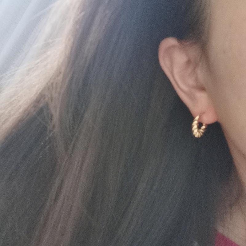 Japanische Und Koreanische Nischen Design Modisch Und Einfach Grob Gedreht Gewebt Messing Vergoldet Exquisit Kaltes Temperament Ohrringe Ohrringe