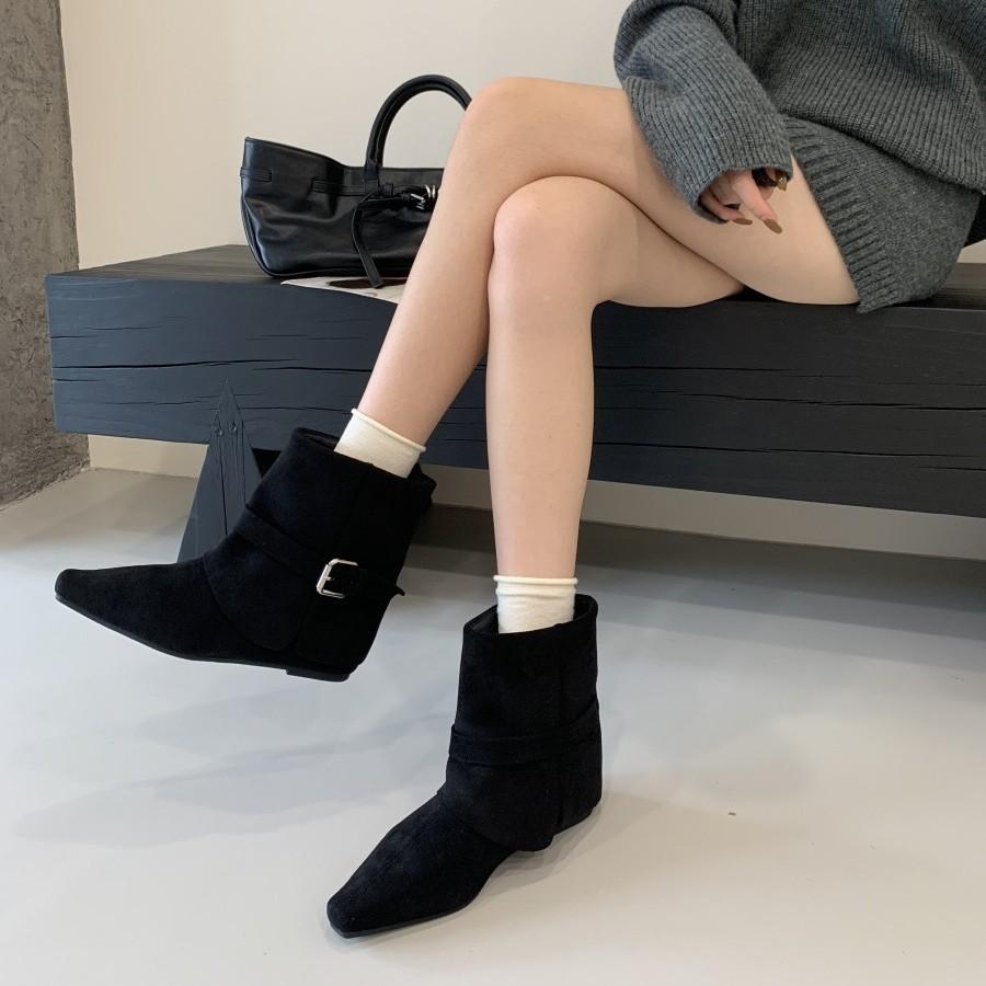 Sudingjia Korean version of pointed suede belt buckle fashion boots for women's 2025 new thin inner height-increasing sleeve fashion boots
