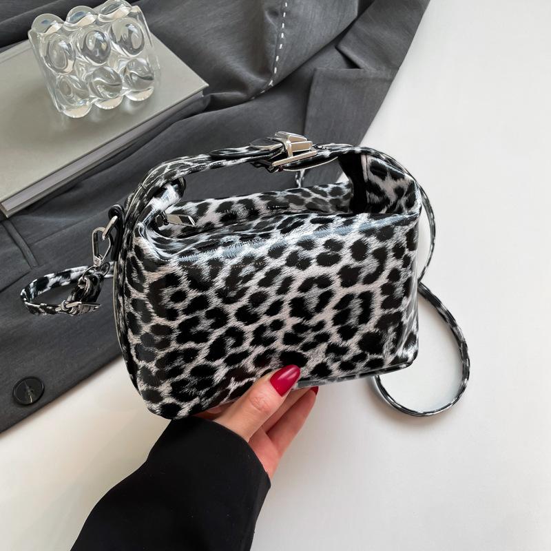 Fashion bag leopard print large capacity bag women's new shoulder bag fashion foreign style messenger bag
