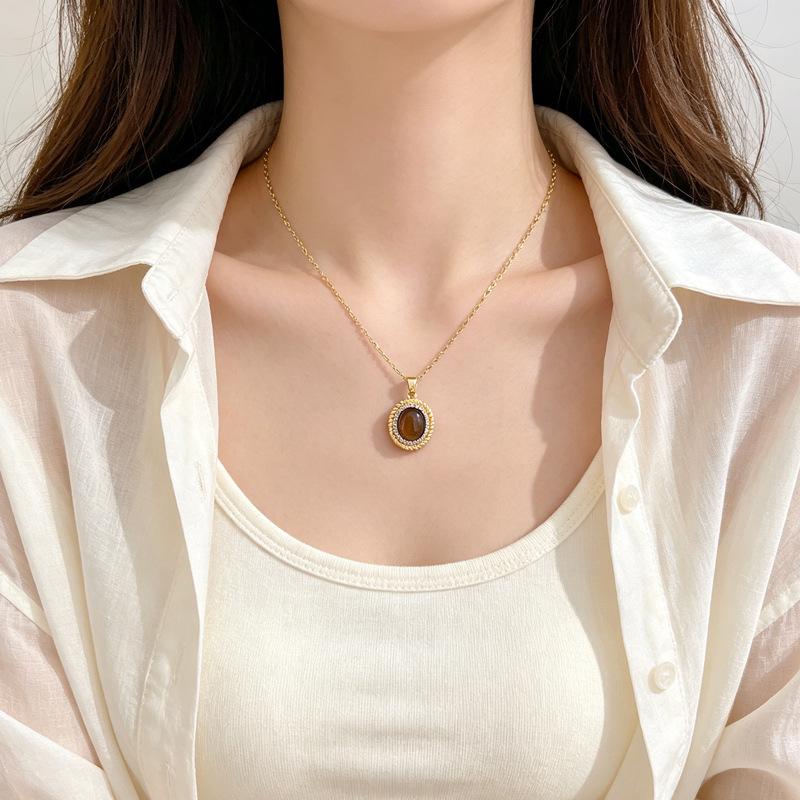 Female Versatile Egg Shaped Palace Light Luxury Necklace G532