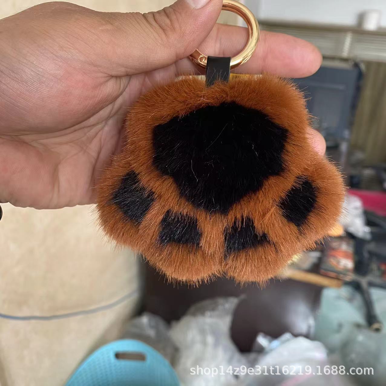 

Милый плюшевый брелок в виде кошачьей лапки, очаровательный аксессуар для сумки для девочек