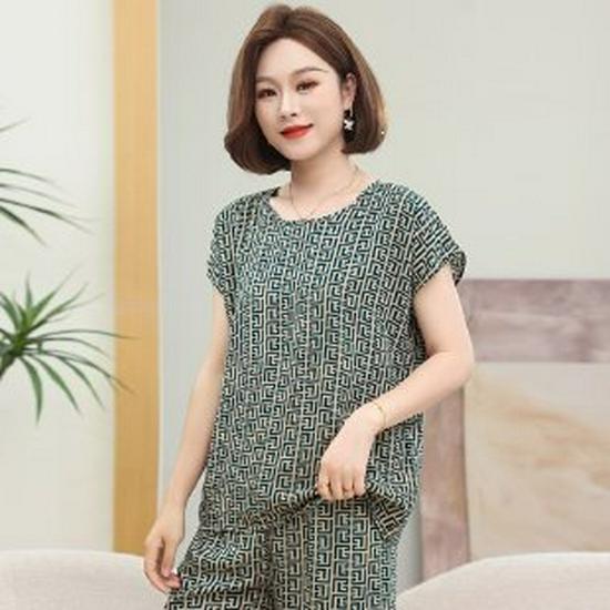 Fashionable Summer Outfit Set for Middle-aged Moms: Stylish Round Neck Short-Sleeve Top & Plus Size Two-Piece Set