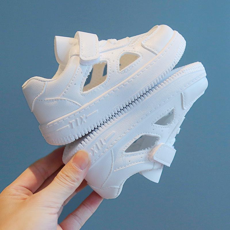 2025 Letnie dziecięce oddychające białe siateczkowe buty sportowe: Chłopięcy projekt Hollow i styl dziewczęcy