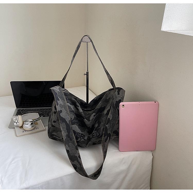 Borsa Boston in Tela Camouflage 2025: Grande Capacità Pendolare & Casual Stile Cuscino a Tracolla