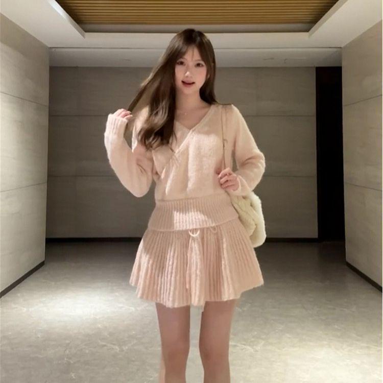 2026 Pink Knit Dress Set: Elegant Waist-Cinched Sweater & Short Skirt for Autumn/Winter