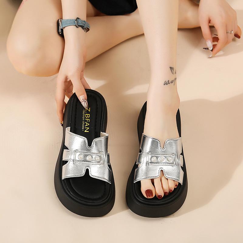 Retro slippers women's summer new thick-bottomed casual one-word drag heightening seaside beach sandals