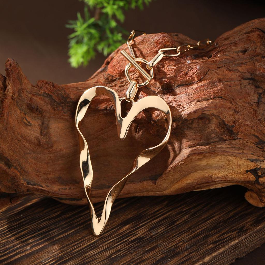 New Irregular Smooth Hollow Love Long Pendant, Women's Fashion High Sense OT Buckle Heart Necklace
