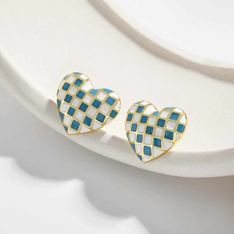 

Серьги с клеем из черной и белой эмали для женщин, ретро-серьги высокого класса с шахматной сеткой и любовью